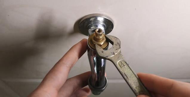 水龙头滴水怎么处理？看步骤图跟着老师傅一步步操作一下吧！