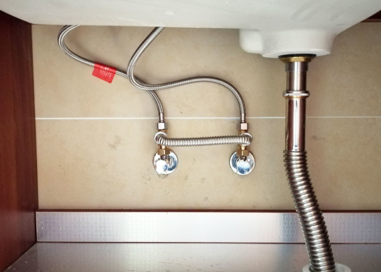 零冷水无回水管安装图，使用冷水会出现热水吗？