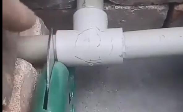 ppr三通怎么换视频分享，老师傅竟用一个管件就解决了！