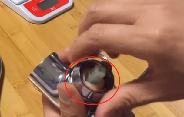 360旋转水龙头拆卸图解，4个步骤轻松拆卸所有配件!