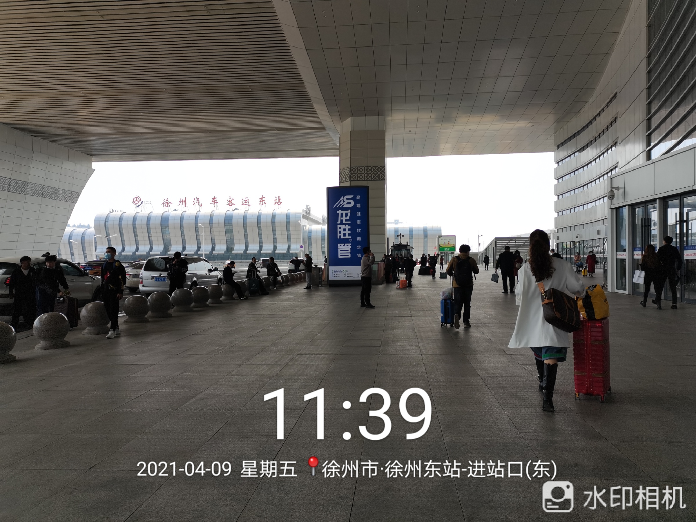 龙胜管高铁广告50城同步上线，刷屏亿万人！