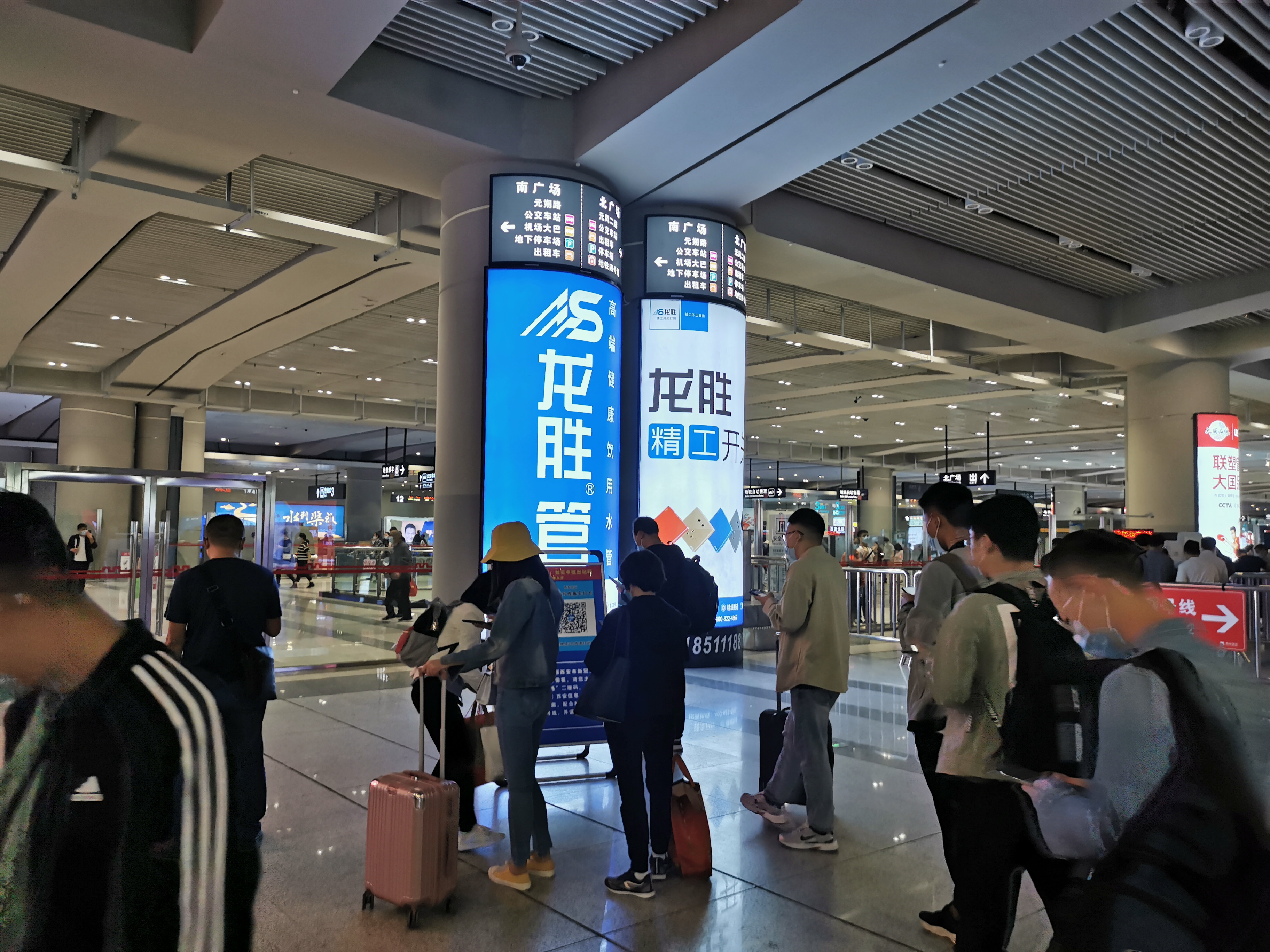 龙胜管高铁广告50城同步上线，刷屏亿万人！