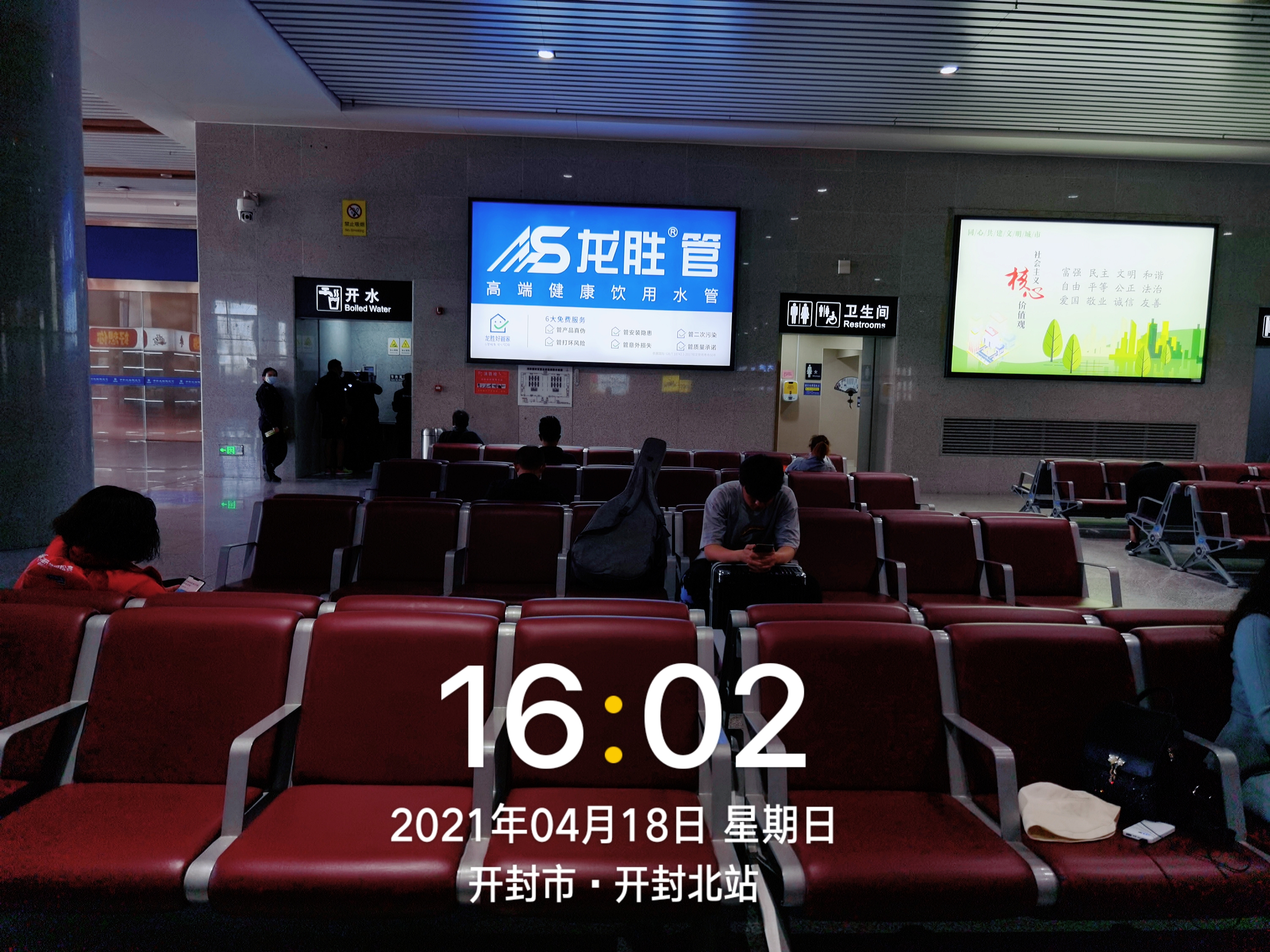 龙胜管高铁广告50城同步上线，刷屏亿万人！