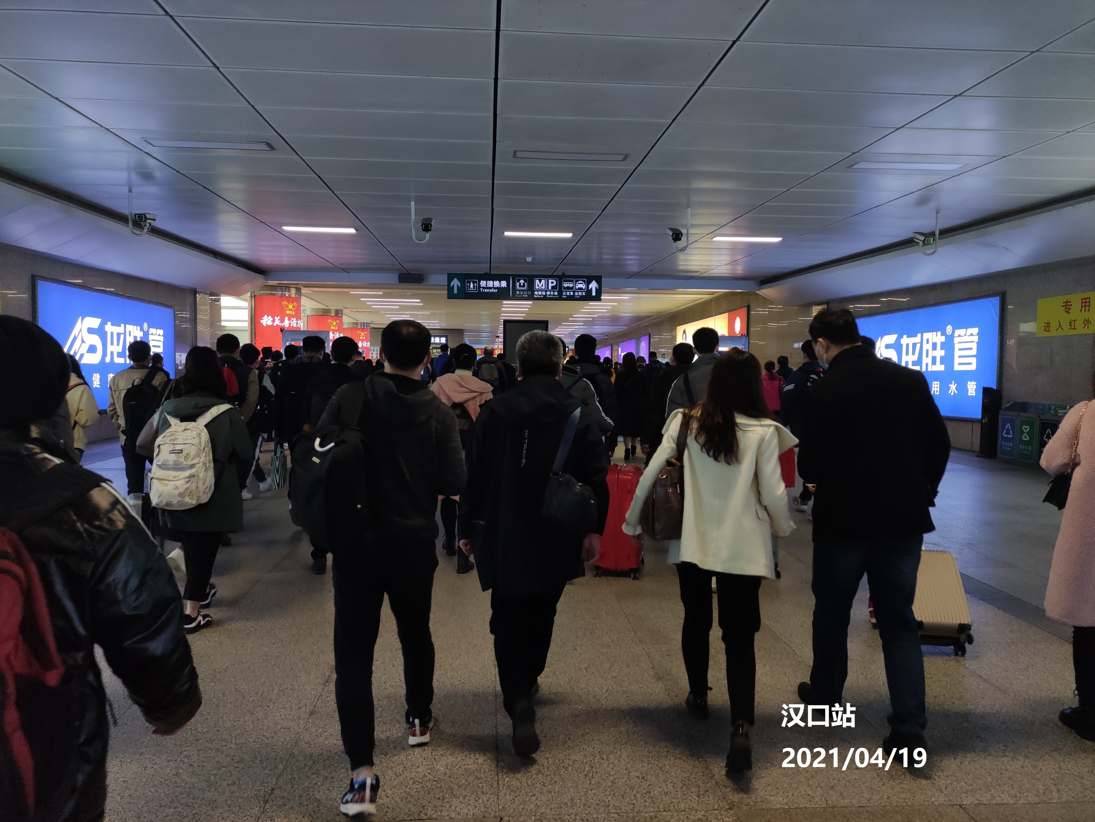 龙胜管高铁广告50城同步上线，刷屏亿万人！