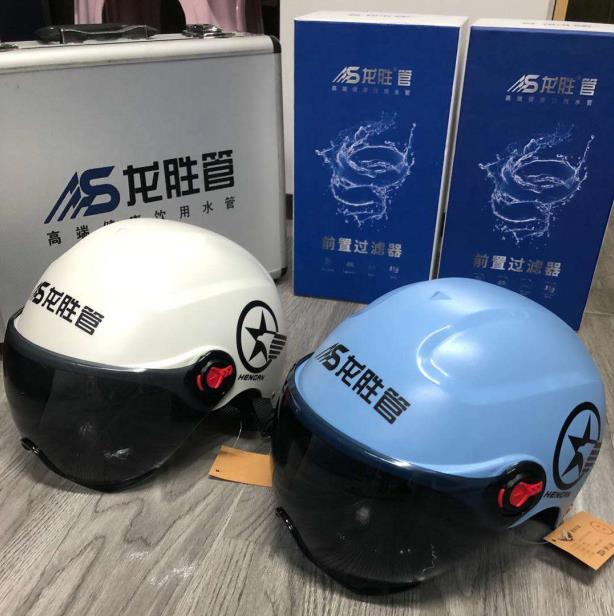 龙胜管海安运营中心助力“一盔一带”，赠千顶安全盔以践行社会责任