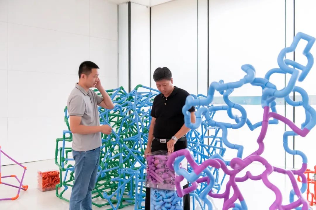 来双奥馆看龙胜管在“Colourful Cube”的艺术美学吧！