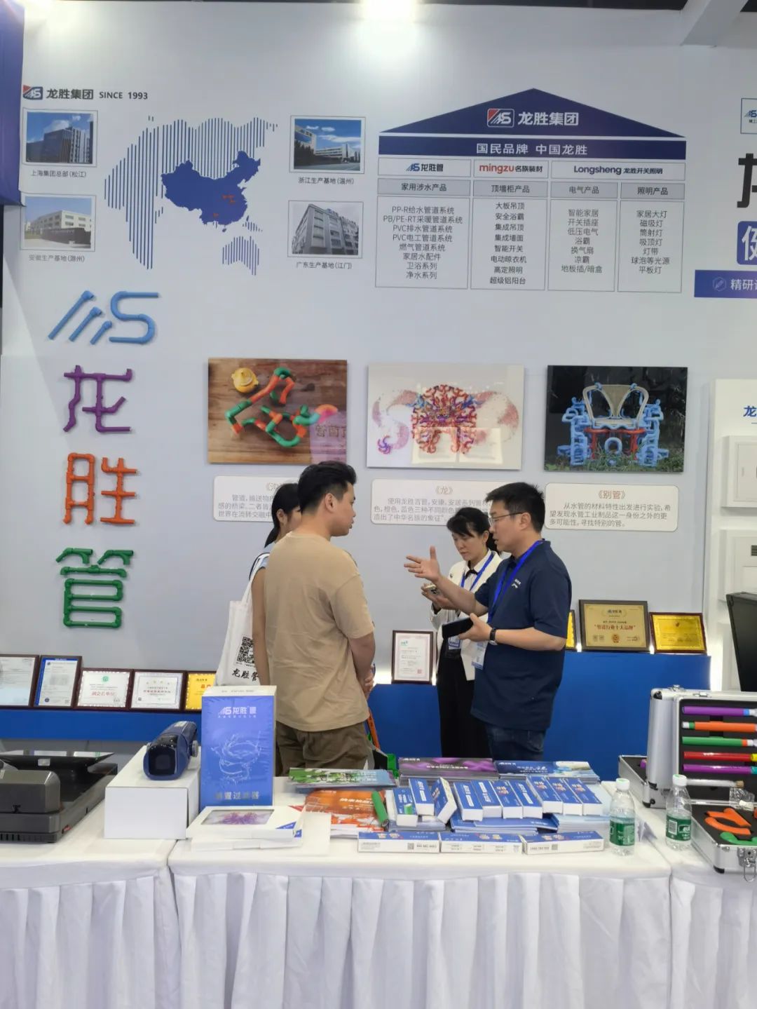 龙胜管2025成都建博会：用科技重塑健康，以艺术定义未来